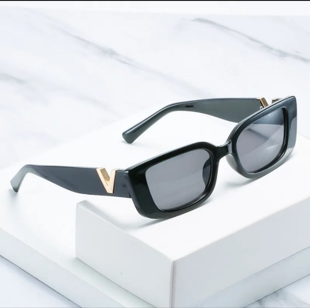Chic Black Sunglasses with Gold Detail